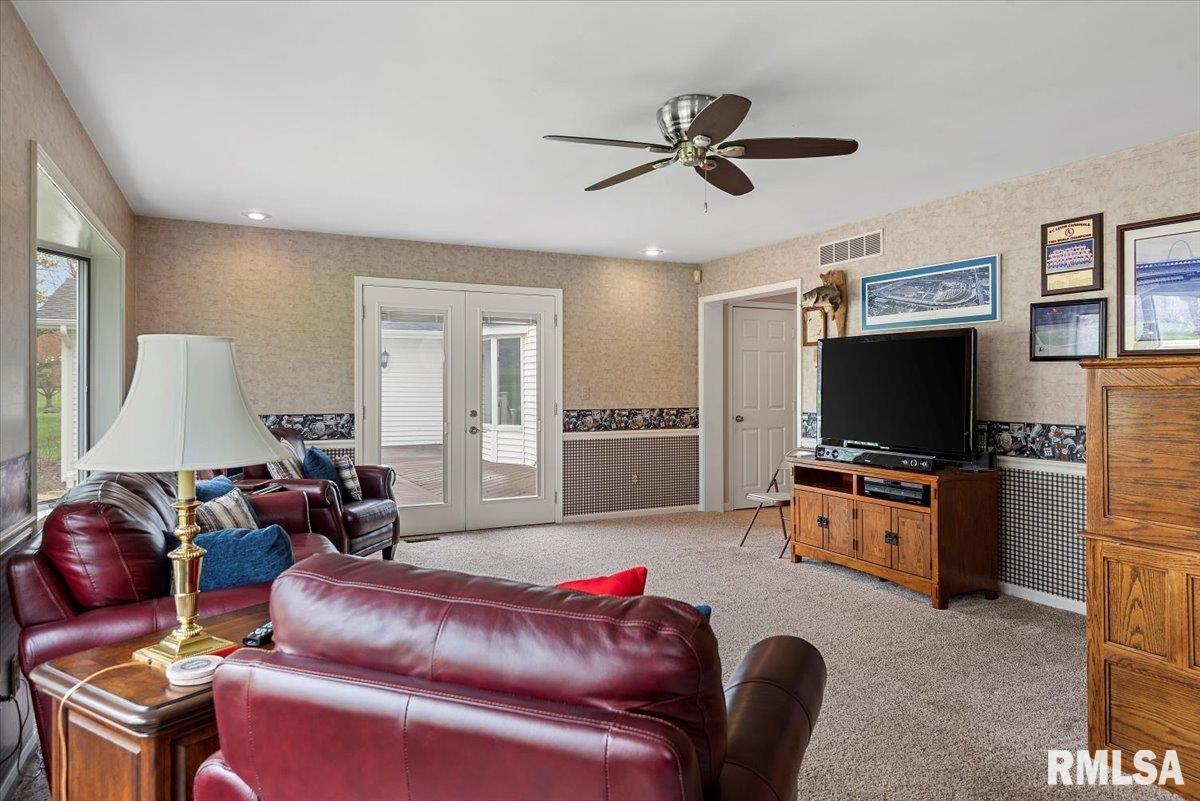 308 Country Club Road Jacksonville, IL 62650 - Photo 21 of 62