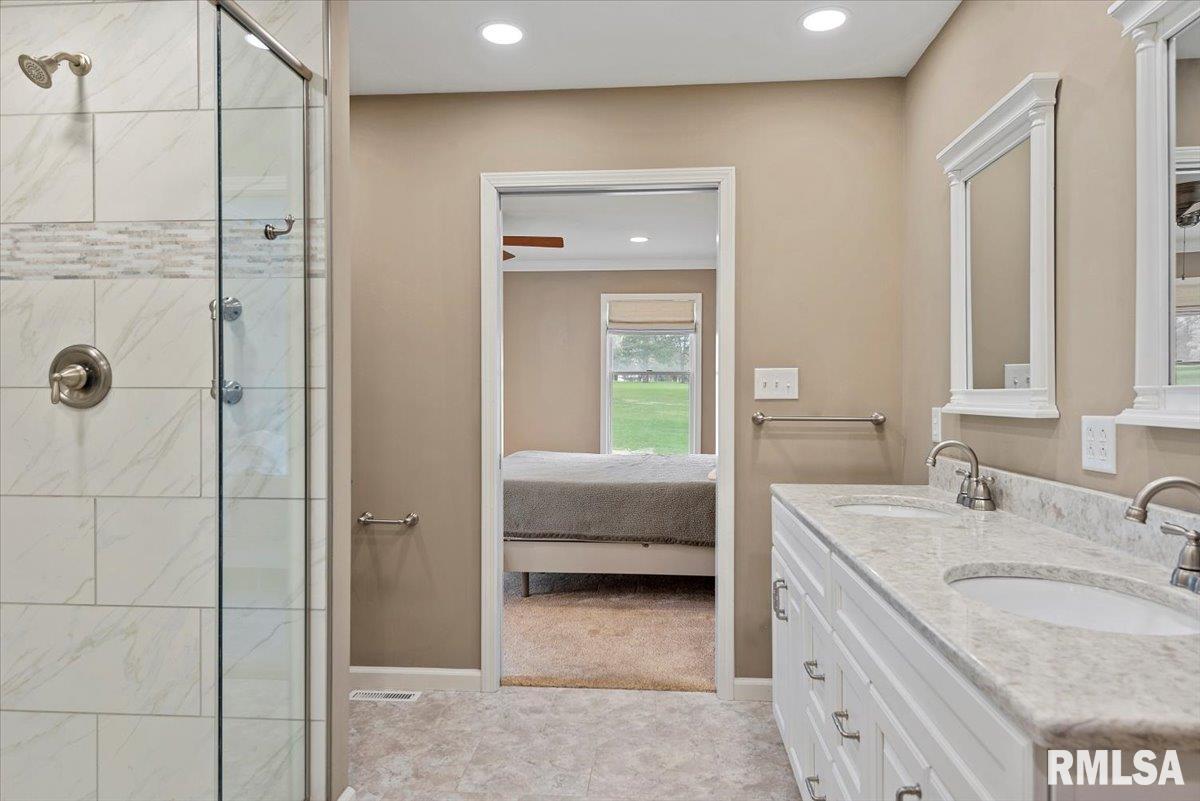 308 Country Club Road Jacksonville, IL 62650 - Photo 29 of 62