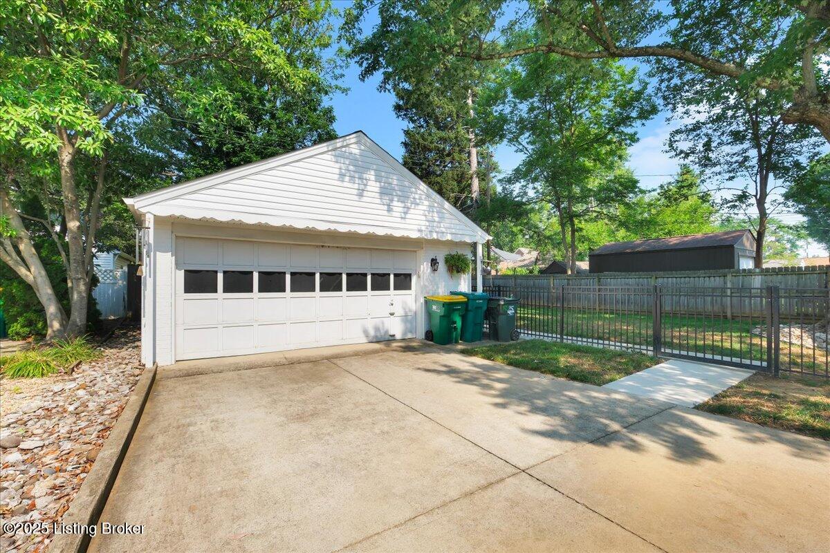 222 Ring Road Louisville, KY 40207 - Photo 47 of 55 50-222 Ring Rd-150