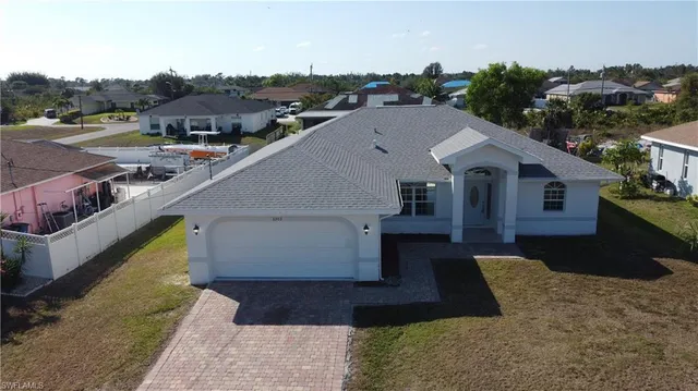 $1,900 | 3303 33rd Street Southwest, Lehigh Acres, FL 33976