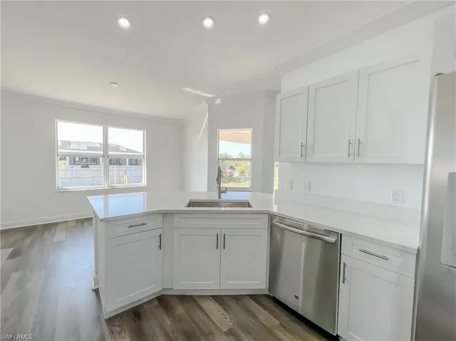 $1,900 | 3303 33rd Street Southwest, Lehigh Acres, FL 33976