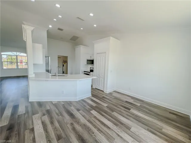 $1,900 | 3303 33rd Street Southwest, Lehigh Acres, FL 33976