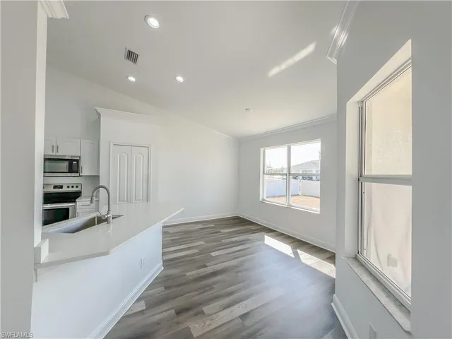 $1,900 | 3303 33rd Street Southwest, Lehigh Acres, FL 33976