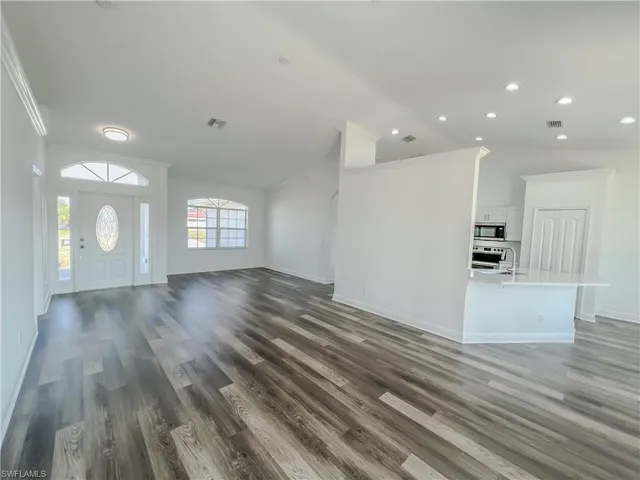 $1,900 | 3303 33rd Street Southwest, Lehigh Acres, FL 33976