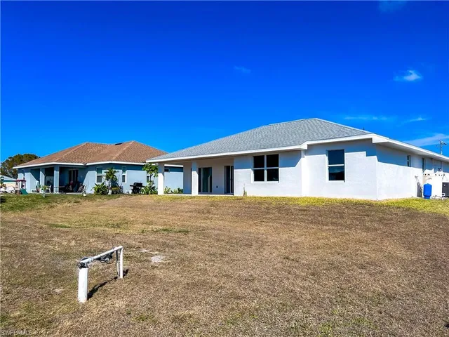 $1,900 | 3303 33rd Street Southwest, Lehigh Acres, FL 33976