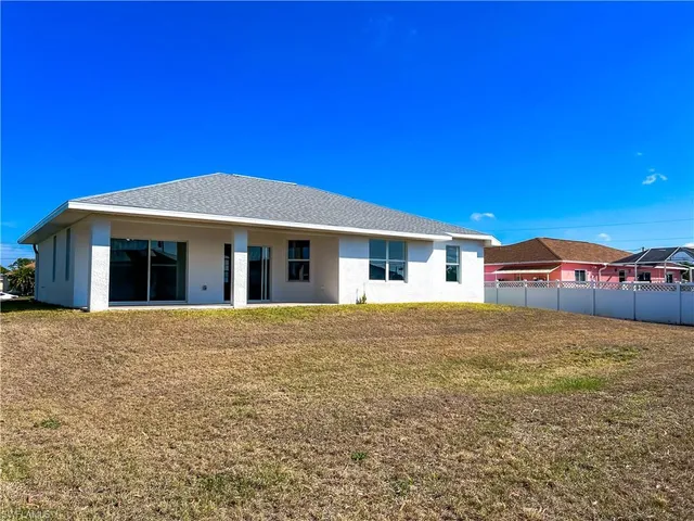 $1,900 | 3303 33rd Street Southwest, Lehigh Acres, FL 33976