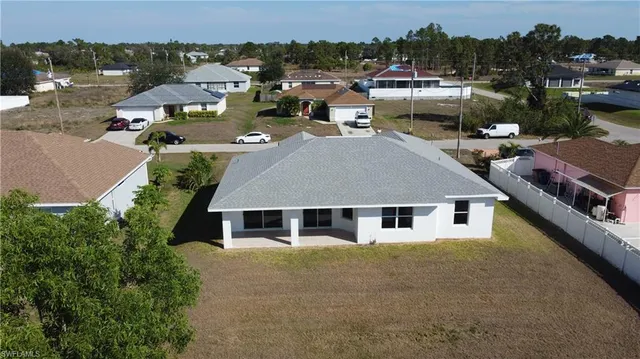 $1,900 | 3303 33rd Street Southwest, Lehigh Acres, FL 33976