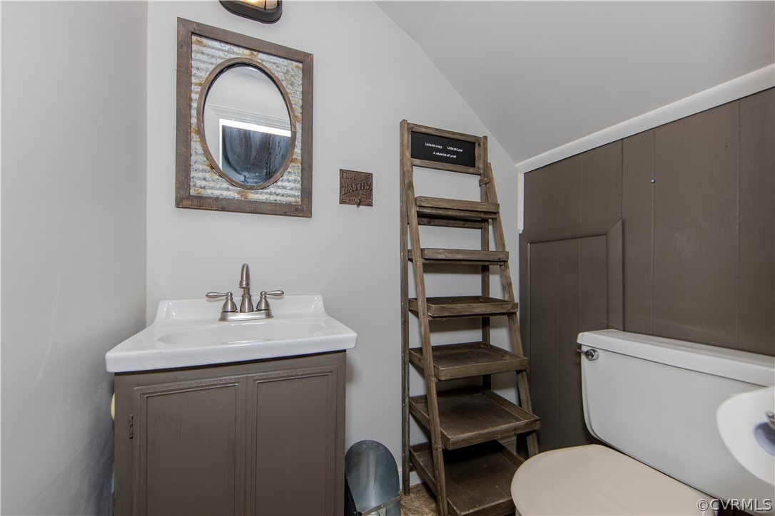 7706 Comanche Drive Richmond, VA 23225 - Photo 23 of 42 a bathroom with a toilet sink and mirror