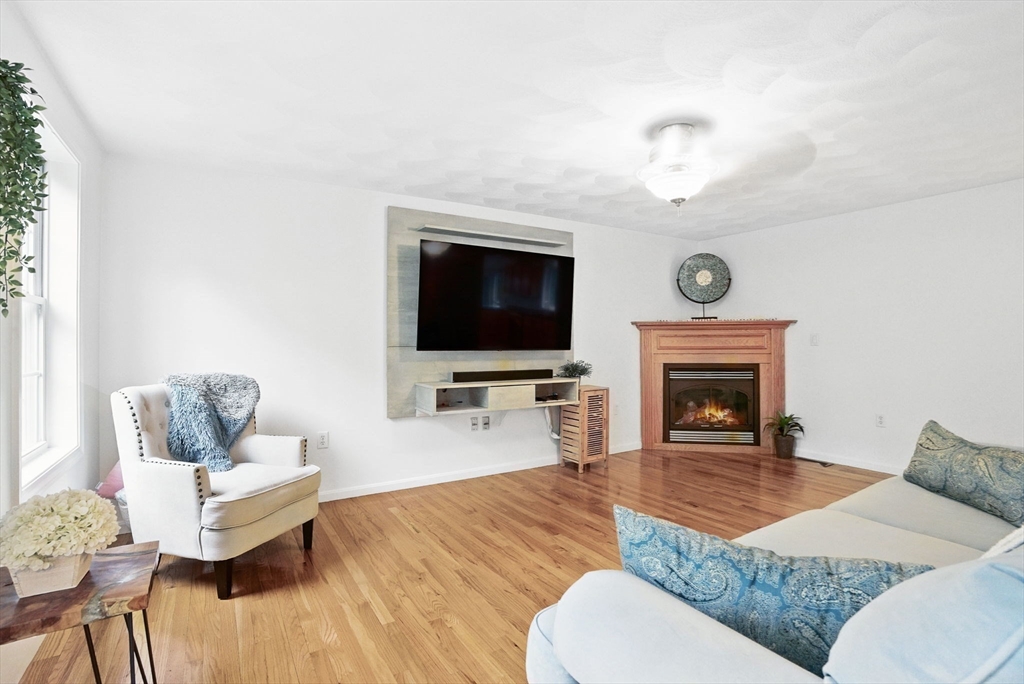 56 Peace Street Billerica, MA 01821 - Photo 14 of 31