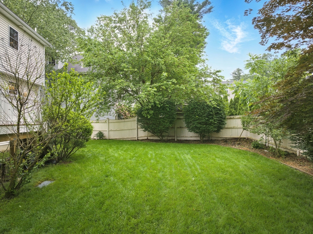 56 Peace Street Billerica, MA 01821 - Photo 4 of 31