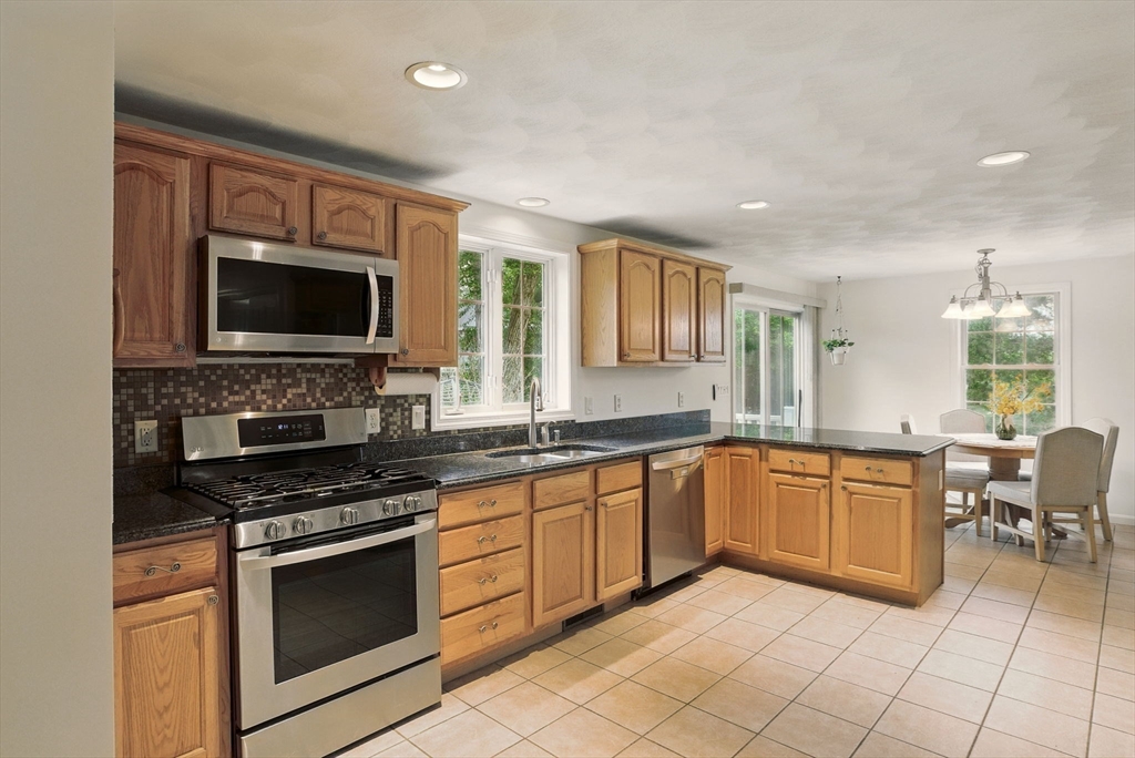 56 Peace Street Billerica, MA 01821 - Photo 6 of 31