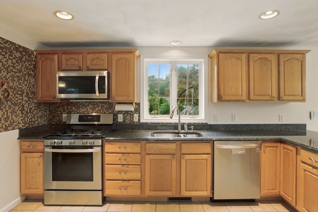 56 Peace Street Billerica, MA 01821 - Photo 8 of 31