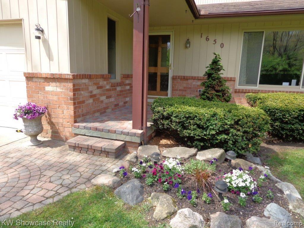 1650 Gravel Ridge Drive Rochester Hills, MI 48307 - Photo 5 of 93