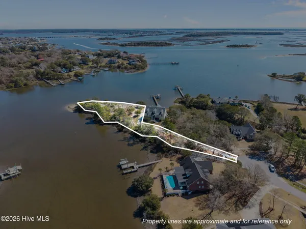 $979,000 | 117 Lydia Drive, Swansboro, NC 28584