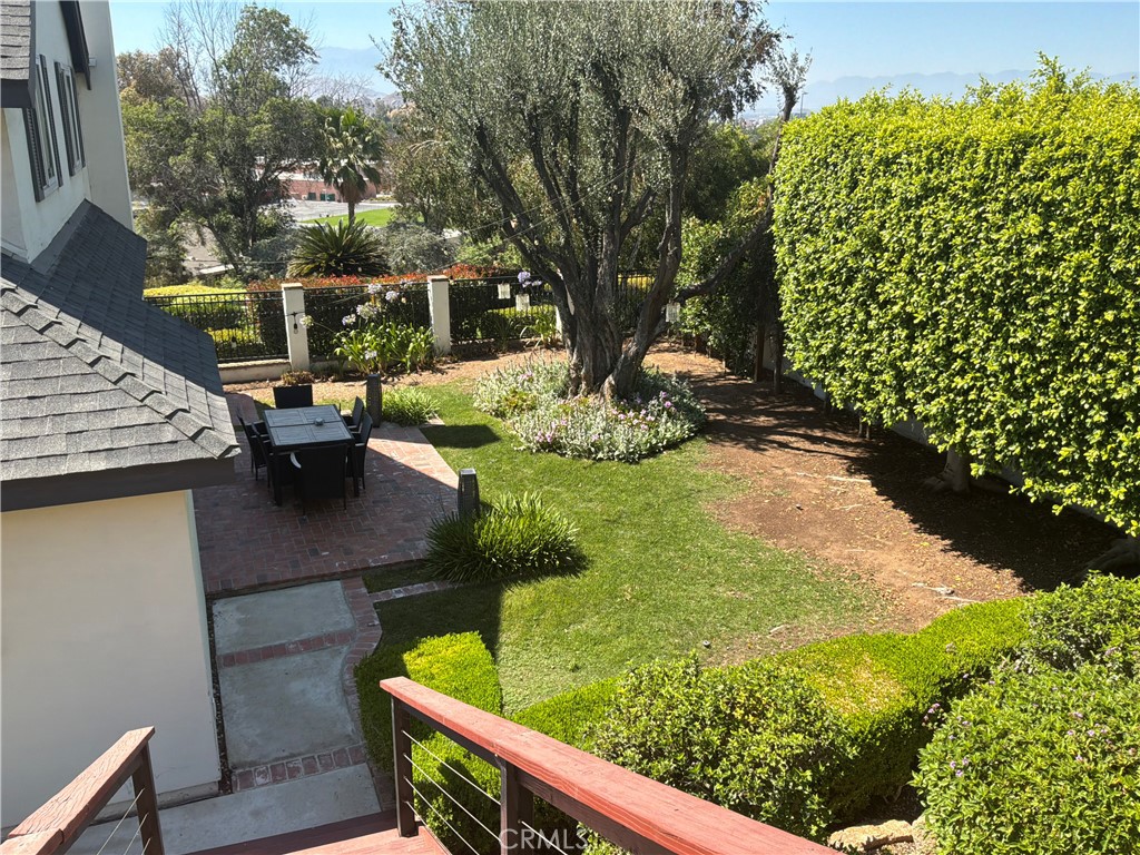 2552 Sunset Drive Riverside, CA 92506 - Photo 4 of 6 View to yard from lounge area