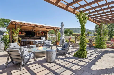 $2,950,000 | 21117 Burndale Road, Sonoma, CA 95476