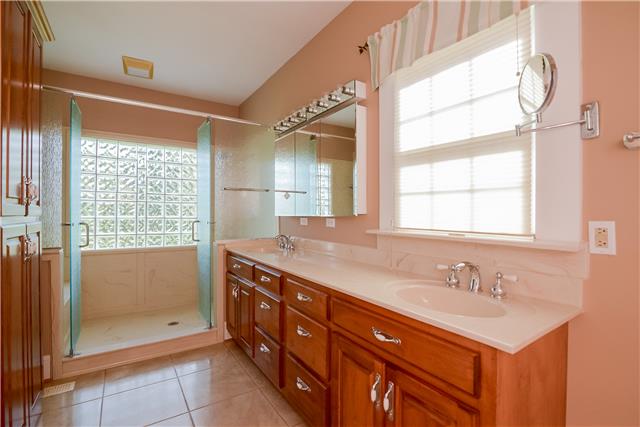 2003 Pointe Barton Drive Lebanon, TN 37087 - Photo 10 of 19 Master Bathroom