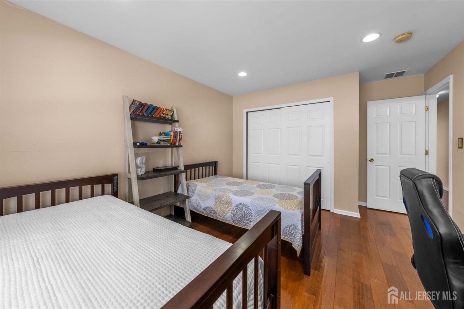 49 Devon Drive East Brunswick, NJ 08816 - Photo 26 of 39