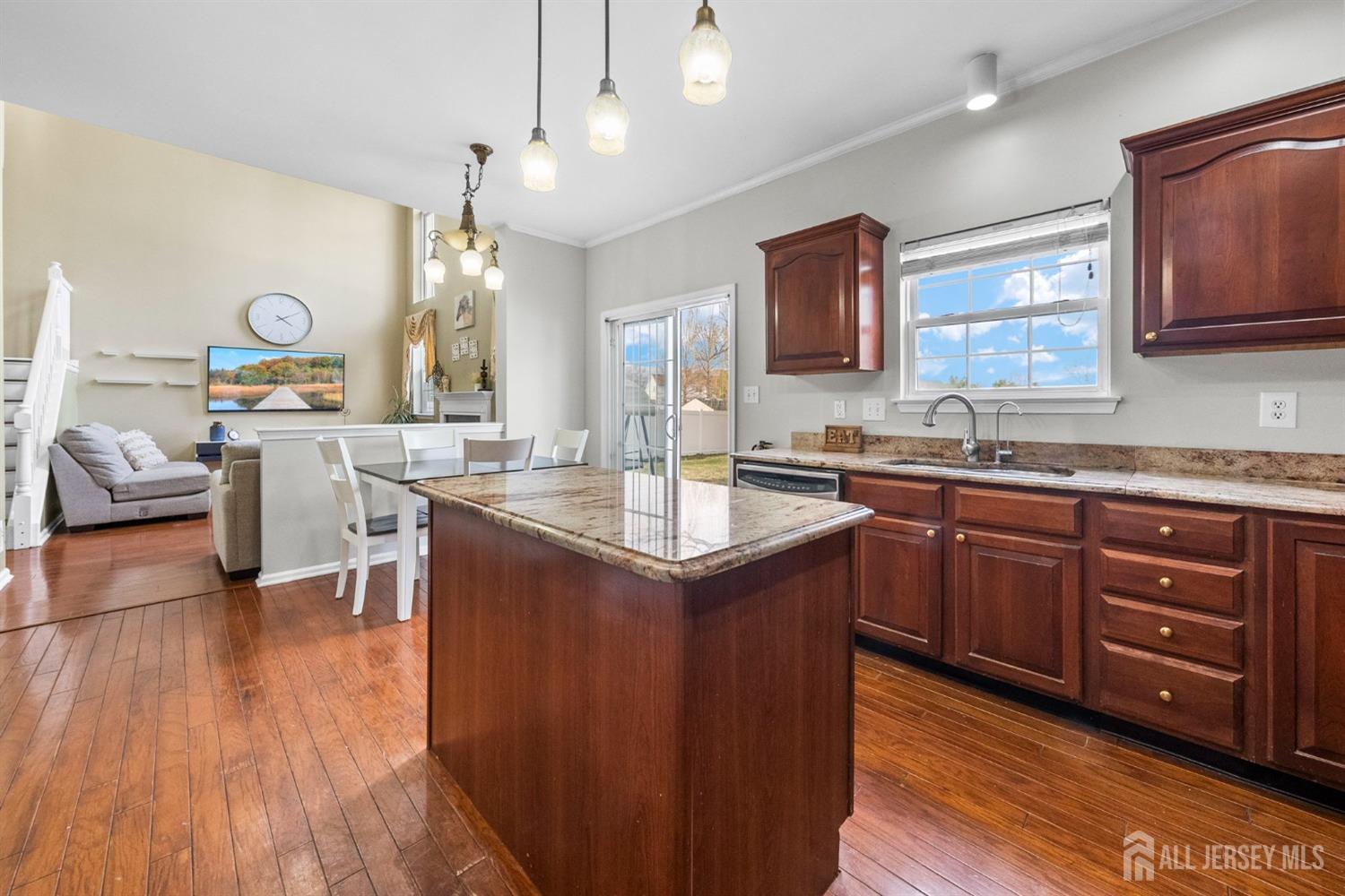 49 Devon Drive East Brunswick, NJ 08816 - Photo 7 of 39