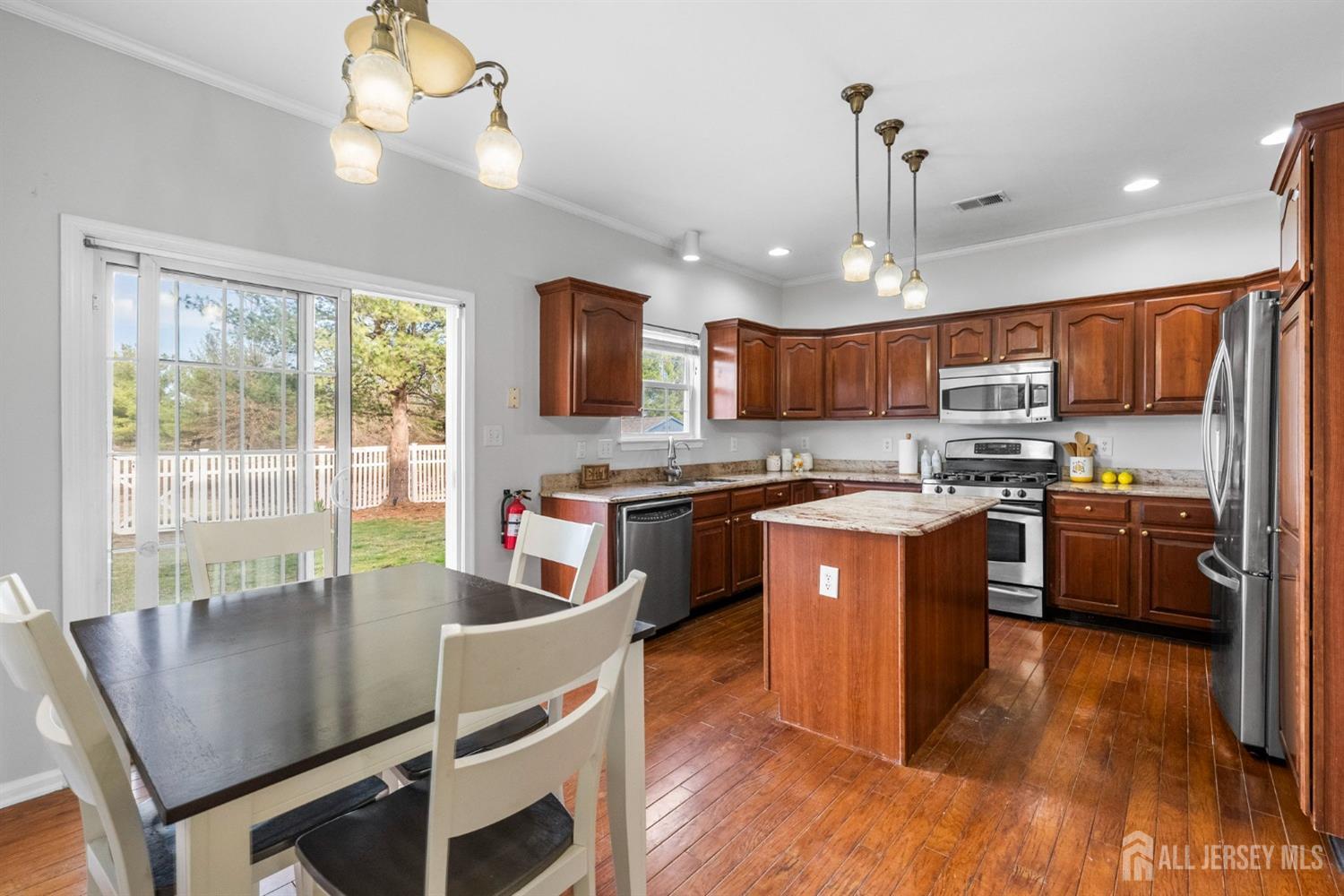 49 Devon Drive East Brunswick, NJ 08816 - Photo 8 of 39