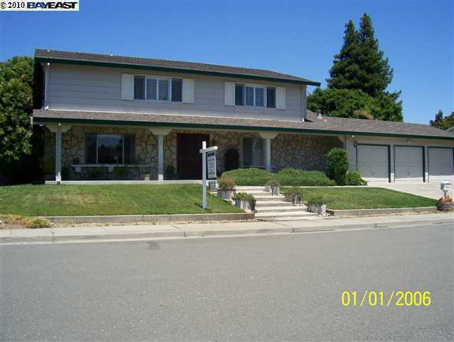 a view of a house with a outdoor space