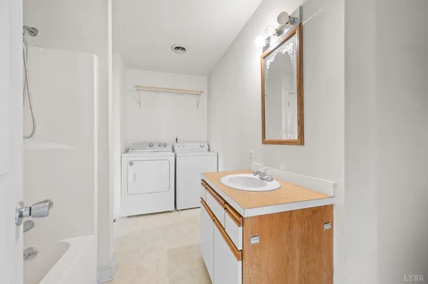 $199,900 | 1933 Grit Road, Hurt, VA 24563