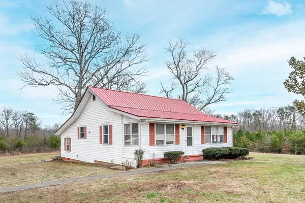 $199,900 | 1933 Grit Road, Hurt, VA 24563