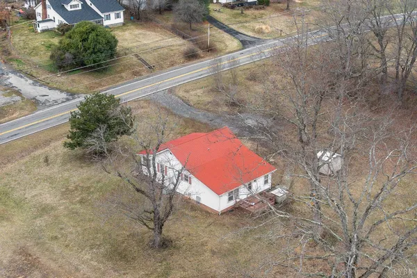 $199,900 | 1933 Grit Road, Hurt, VA 24563