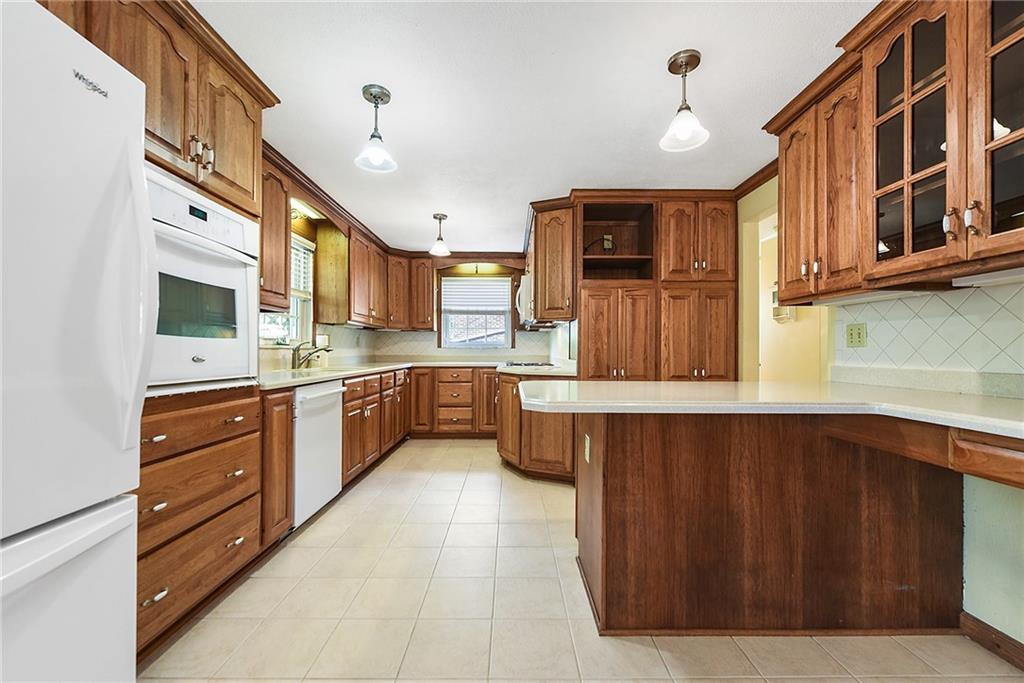 524 Rainier Drive Pittsburgh, PA 15239 - Photo 10 of 33