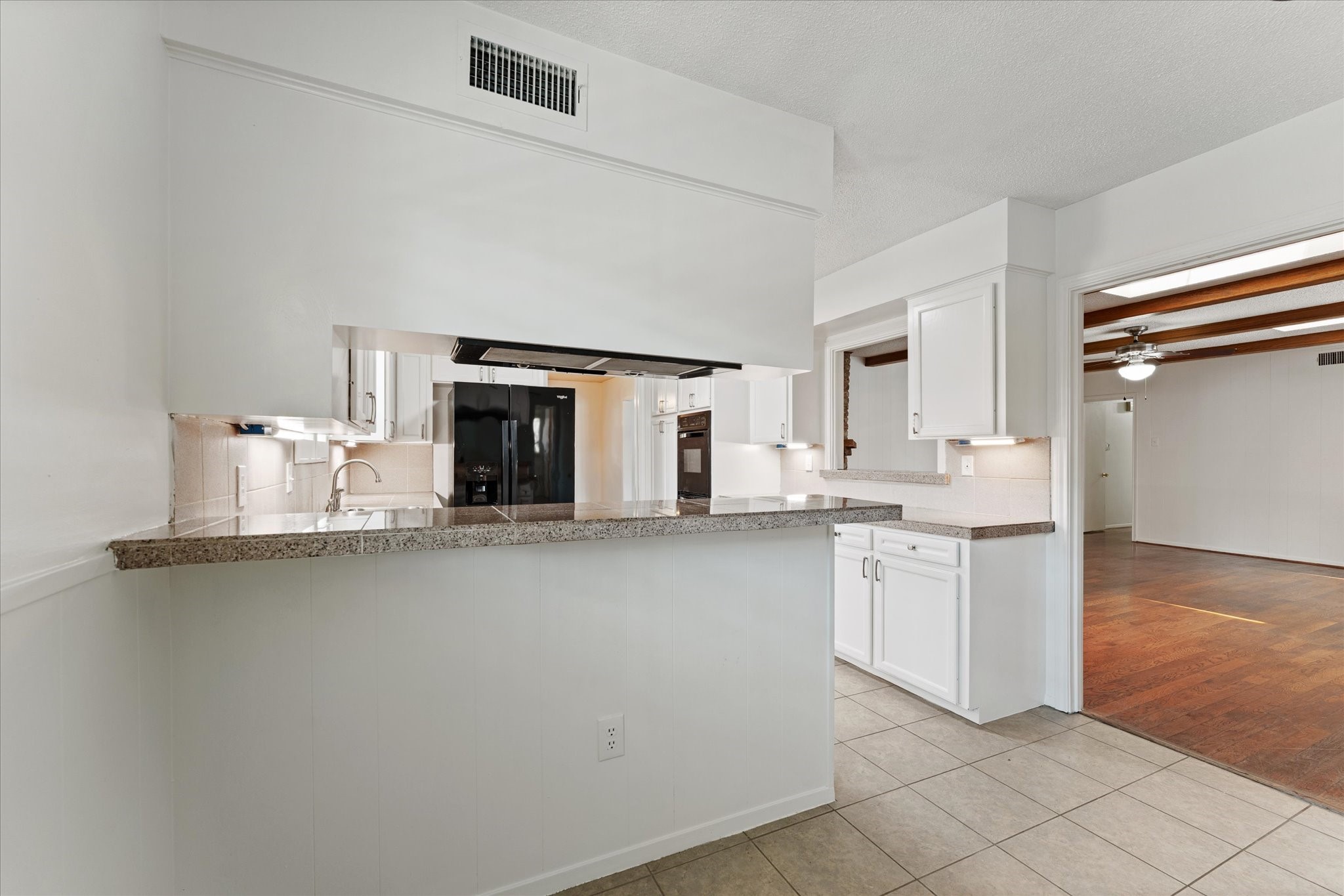 983 West Donovan Street Houston, TX 77091 - Photo 29 of 46 View from Breakfast room looking toward kitchen
