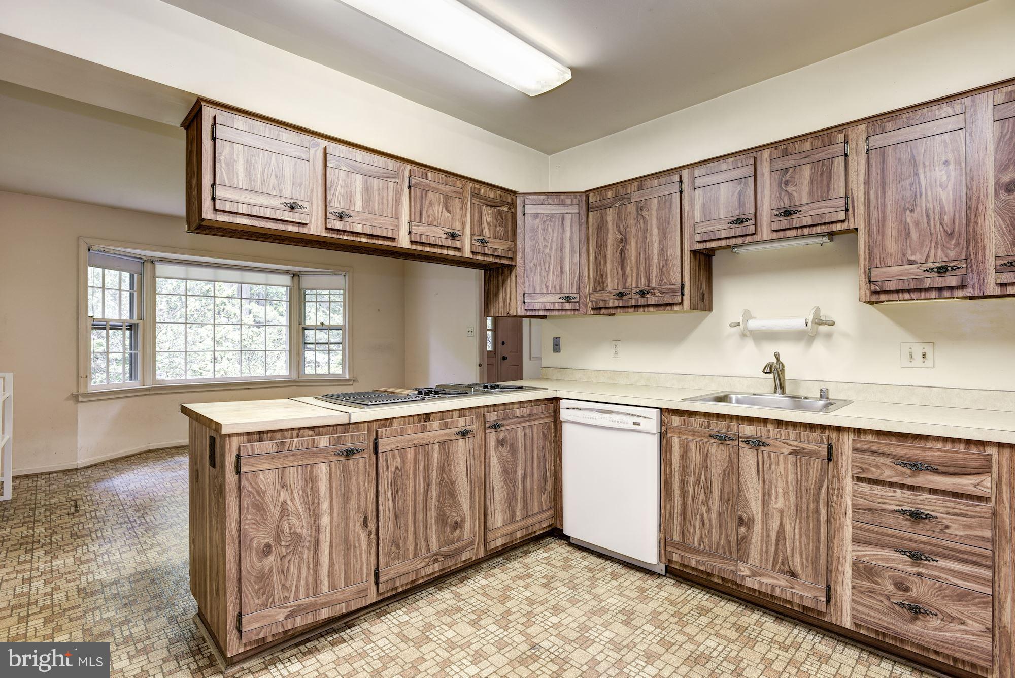 10715 Midsummer Drive Reston, VA 20191 - Photo 10 of 43 Lots of Space to Create a Kitchen Island & More!