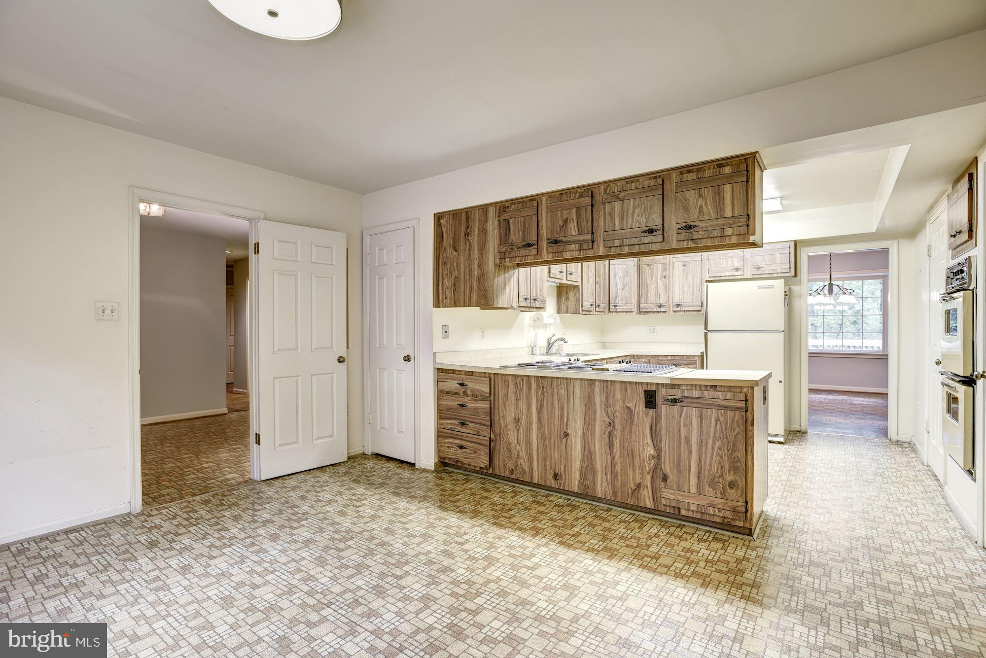10715 Midsummer Drive Reston, VA 20191 - Photo 8 of 43 LOTS of SPACE to Create Your Dream Kitchen