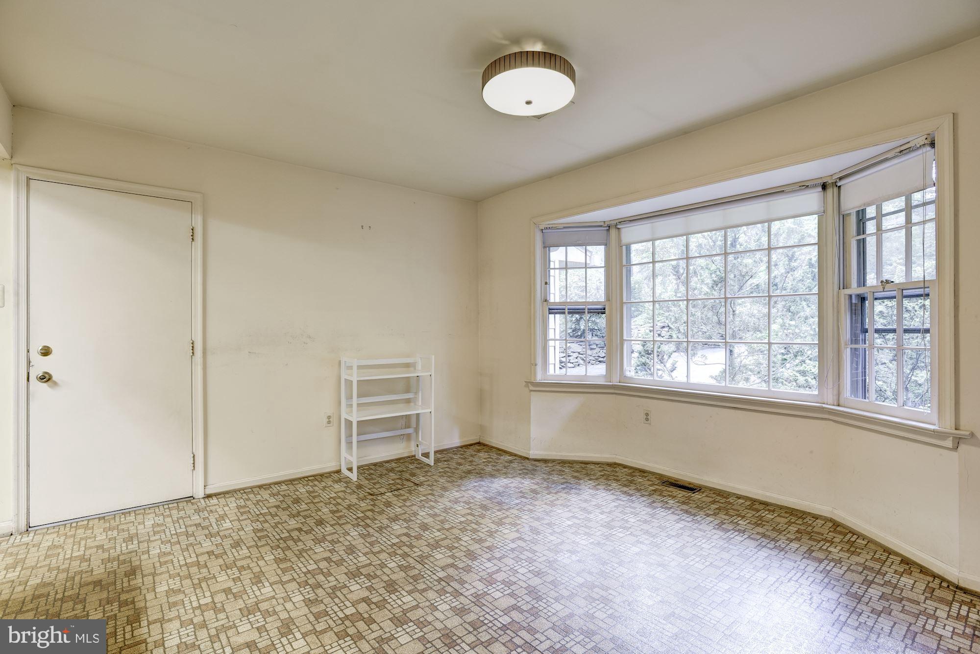 10715 Midsummer Drive Reston, VA 20191 - Photo 9 of 43 FABULOUS Bay Window in Kitchen Breakfast Area
