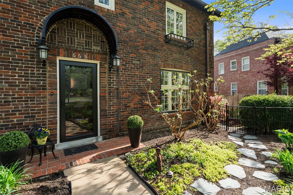 665 West Polo Drive Clayton, MO 63105 - Photo 4 of 67
