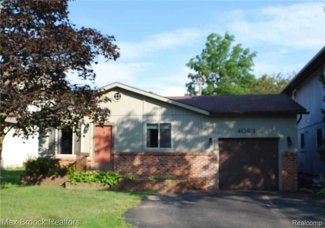 4063 Elmhurst Road Waterford, MI 48328 - Photo 1 of 19 DSC_0266.jpg