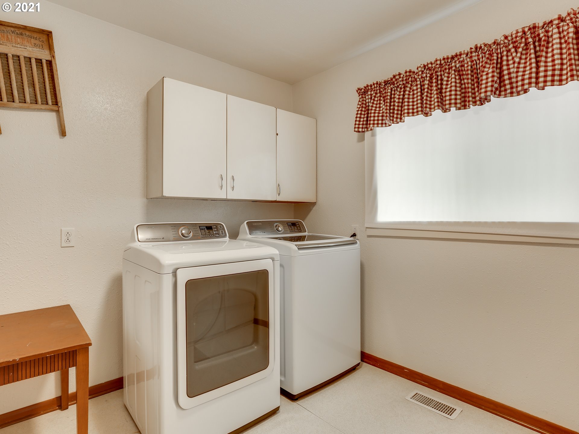 490 Heisler Street Dufur, OR 97021 - Photo 12 of 32 Gallery Image 12