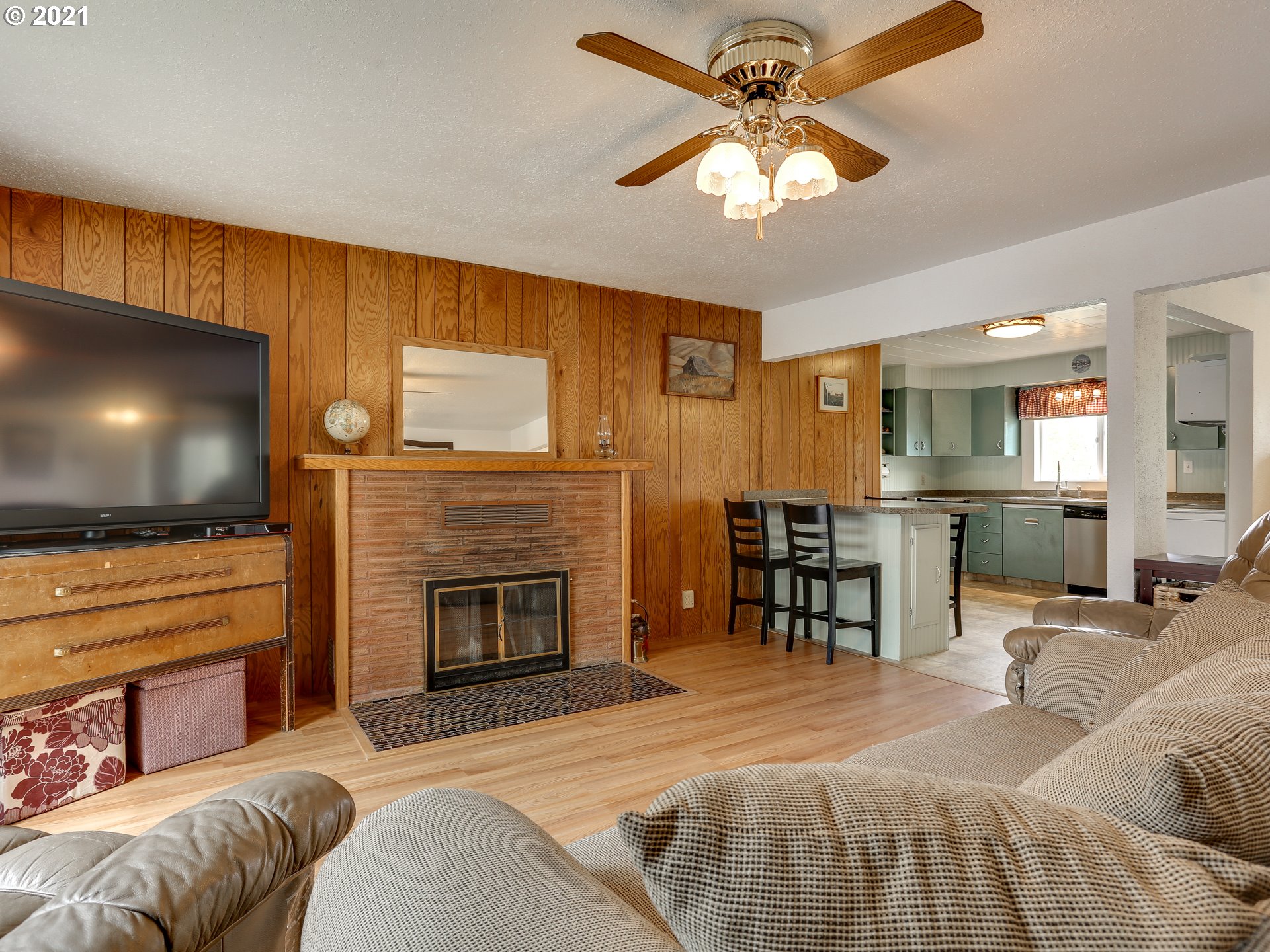 490 Heisler Street Dufur, OR 97021 - Photo 4 of 32 Gallery Image 4