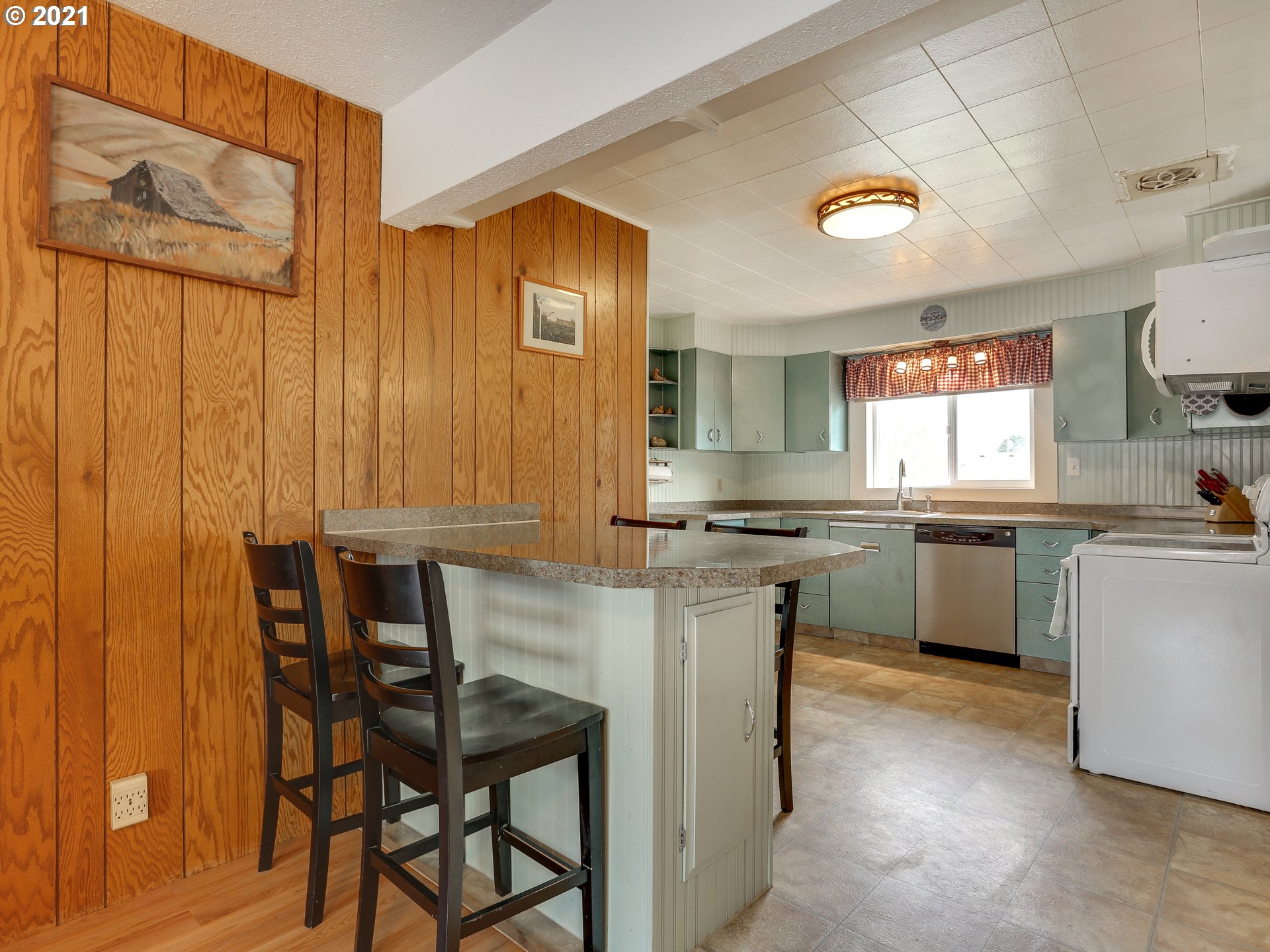 490 Heisler Street Dufur, OR 97021 - Photo 7 of 32 Gallery Image 7