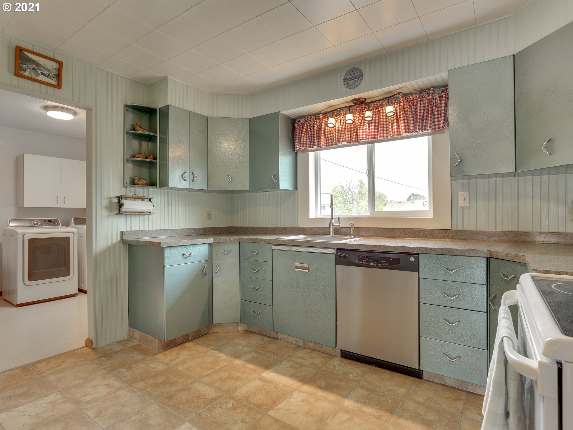 490 Heisler Street Dufur, OR 97021 - Photo 8 of 32 Gallery Image 8