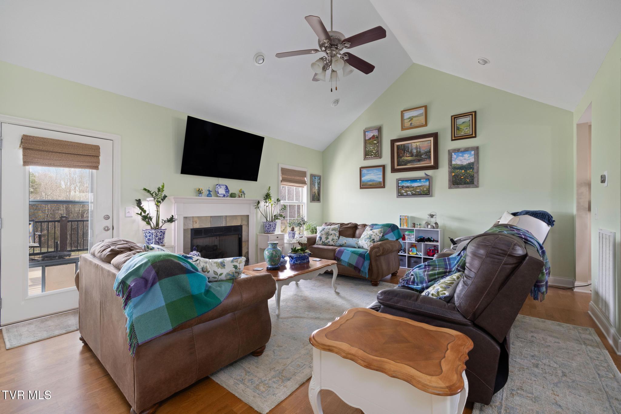 290 Telford New Victory Road Telford, TN 37690 - Photo 7 of 46 Living room