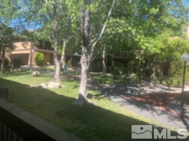 a view of yard with green space