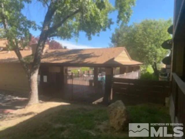 a view of back yard of the house