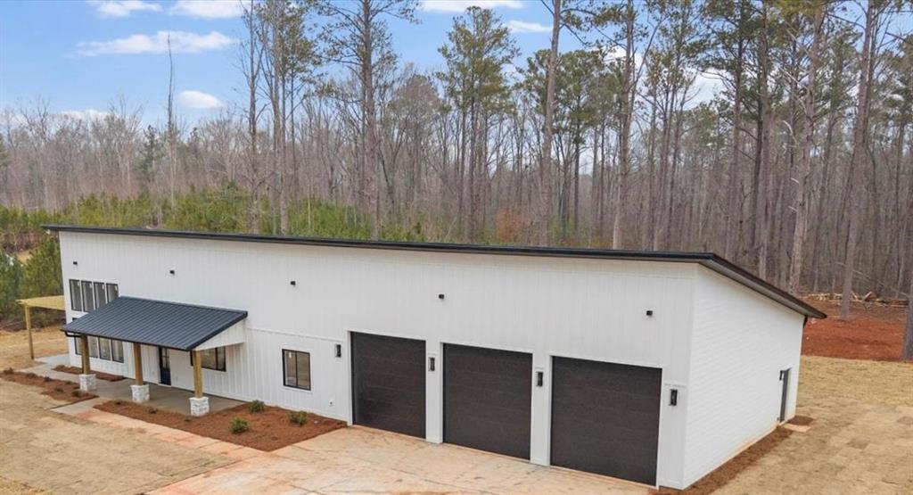 419 Lively Road Waco, GA 30182 - Photo 4 of 48 a backyard of a house