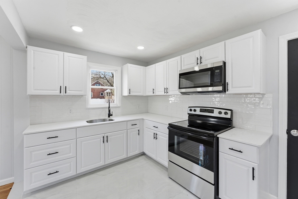 21 Wrona Street Springfield, MA 01151 - Photo 5 of 36