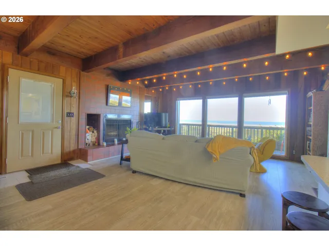 $404,000 | 29134 Ellensburg Avenue, Unit 2, Gold Beach, OR 97444