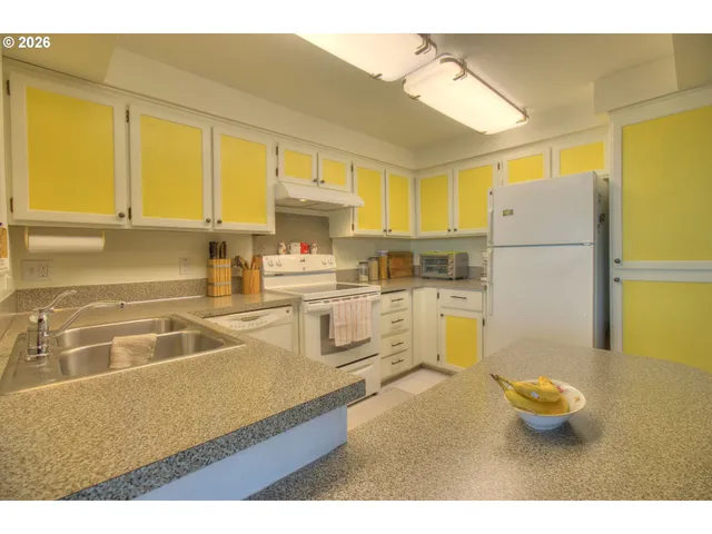 $404,000 | 29134 Ellensburg Avenue, Unit 2, Gold Beach, OR 97444