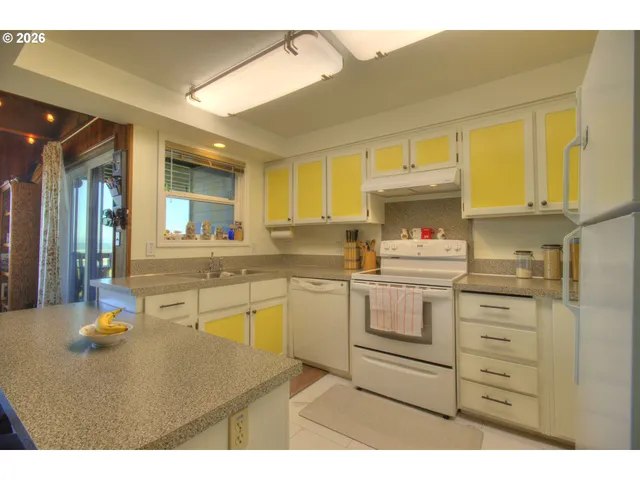 $404,000 | 29134 Ellensburg Avenue, Unit 2, Gold Beach, OR 97444