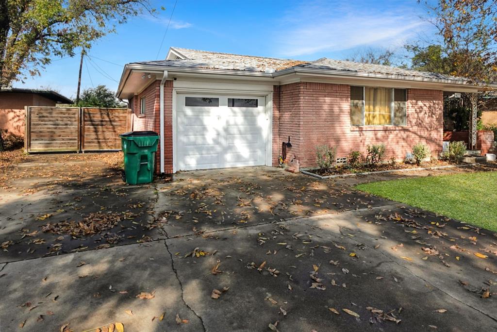 403 West Tarleton Street Stephenville, TX 76401 - Photo 2 of 19 a front view of a house with garden