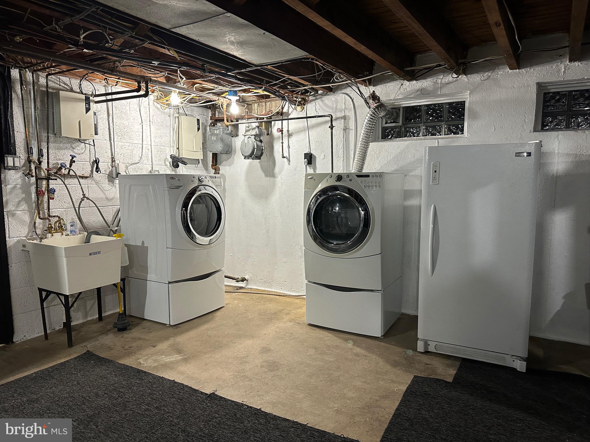 9405 Kirkwood Road Philadelphia, PA 19114 - Photo 60 of 66 a utility room with dryer and washer