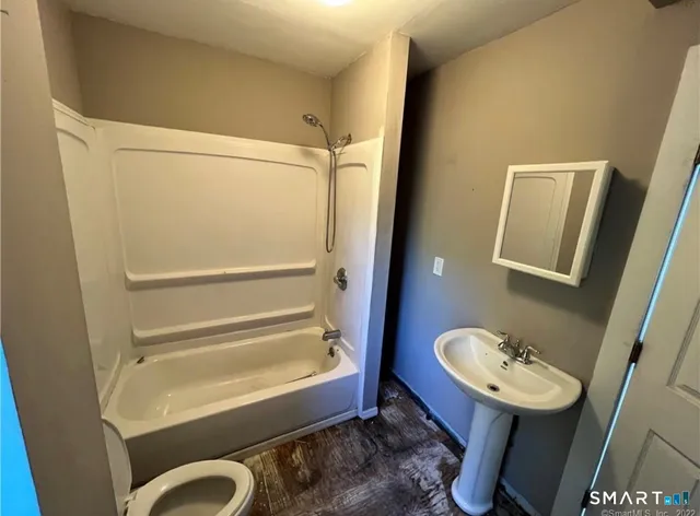 $1,850 | 34 York Street, Unit 2, Ansonia, CT 06401